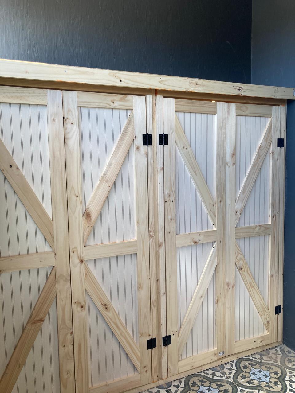 Bodega de Madera para Jardín Exterior Puertas Tipo Granero BOAM04