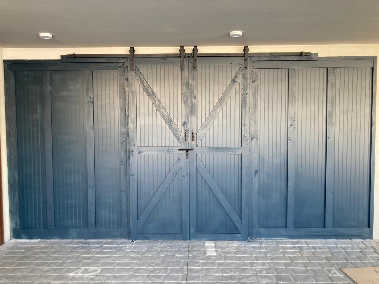 Bodega de Madera para Jardín Exterior Puertas Tipo Granero BOAM01